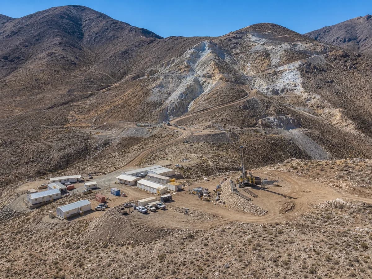 Campamento del proyecto de plata Sierra Plateada en Andacollo, Región de Coquimbo